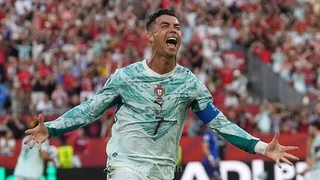شادی رونالدو در هتل پس از صعود پرتغال به مرحله بعدی