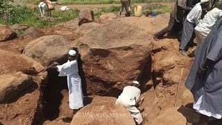 مردم سودان جاده‌های دارفور را به دست تعمیر می‌کنند تا دسترسی به امدادرسانی را بهبود بخشند