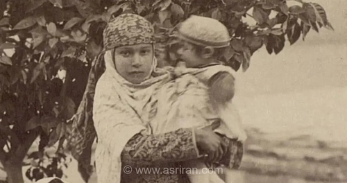 تصویری قدیمی از یک خانواده زرتشتی در ایران؛ نگاهی به زندگی 140 سال پیش