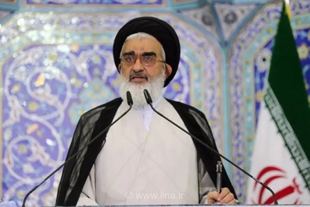 امام جمعه قم: تفرقه در جهان اسلام، فرصت نفوذ دشمن را فراهم می‌کند