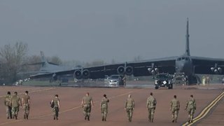 بازداشت دو مرد در پایگاه نظامی آمریکا در انگلیس/ تحقیقات آغاز شد