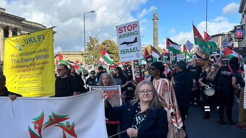 تظاهرات حامیان فلسطین در مقابل کنفرانس حزب کارگر بریتانیا: «فروش سلاح به اسرائیل را متوقف کنید»