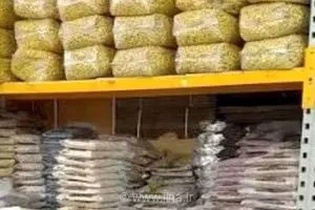 کشف انبار بزرگ خشکبار احتکار شده در بندر انزلی به ارزش ۳۰ میلیارد ریال توسط پلیس آگاهی