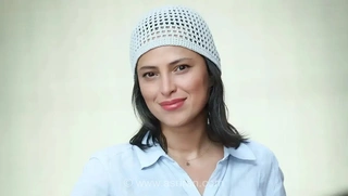 استایل متفاوت شیرین اسماعیلی در اکران فیلم سگمار با پیراهن آبی و شلوار خردلی (+عکس)