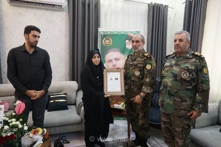 ارتقاء درجه سرتیپ شهید رضا جعفرزاده توسط فرمانده نیروی زمینی ارتش