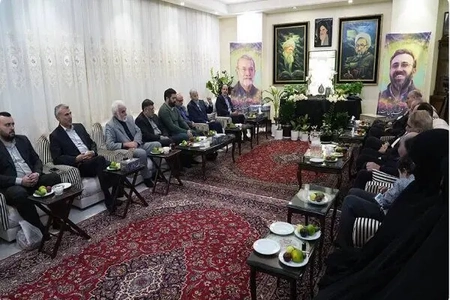 دیدار نمایندگان ادوار مجلس با خانواده شهید علی لاریجانی