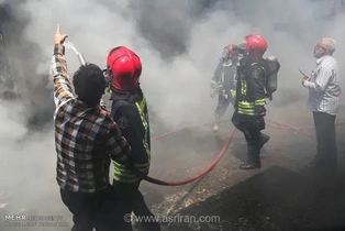 آتش‌سوزی در کارخانه بازیافت میبد یزد مهار شد