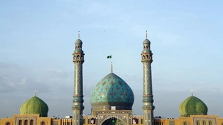 آماده‌سازی مسجد مقدس جمکران برای مراسم بدرقه رهبر شهید انقلاب