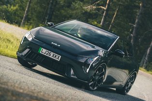 تست رانندگی Kia EV4 GT: آیا سادگی می‌تواند در یک هاچ‌بک الکتریکی جذاب باشد؟