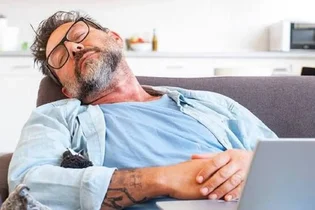 مغز افراد مبتلا به حمله خواب جوان‌تر است، اما چرا؟