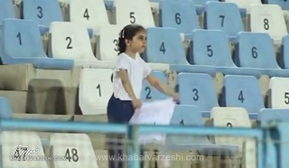 ویدیو| تشویق پرشور هوادار کم‌سن و سال باشگاه ملوان؛ ارتش تک نفره در ورزشگاه