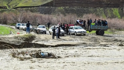 سیلاب شدید در خراسان شمالی؛ مسدود شدن ورودی شهر راز و امدادرسانی به واحدهای مسکونی دچار آب‌گرفتگی