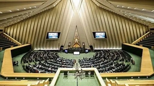 دعوت کمیسیون فرهنگی مجلس از سران قوا برای حمایت از رسانه ملی