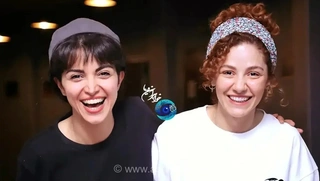 تصاویر دیدنی از مهتاب ثروتی و شادی ضیایی با استایل‌های اسپرت در پشت صحنه نمایش خطرنج