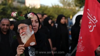 اقامه نماز بر پیکر رهبر شهید انقلاب (عکس)