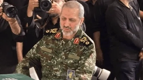 حضور فرمانده هوافضای سپاه در مصلی تهران برای وداع با پیکر رهبر شهید انقلاب
