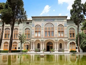 تصویری از درباریان قاجار در کاخ گلستان
