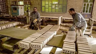 آغاز مجدد تولید در کارخانه آجر دهدشت با وجود معوقات مزدی کارگران