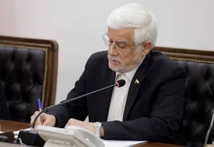وزارتخانه‌های بهداشت و آموزش‌وپرورش و دانشگاه آزاد برای ادامه تحصیل دختران محجبه جمهوری آذربایجان اقدام کنند