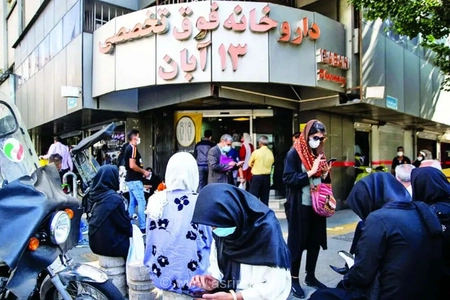 بحران کمبود دارو در تهران؛ بیماران سرگردان میان داروخانه‌ها و بیمه‌ها
