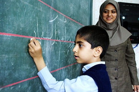 آیا معلمان پیش از بازگشایی مدارس هدیه نقدی دریافت می‌کنند؟