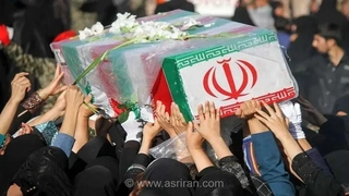 وداع باشکوه مردم میناب با شهدای تازه تفحص شده در مدرسه شجره طیبه؛ تصاویری از این مراسم معنوی
