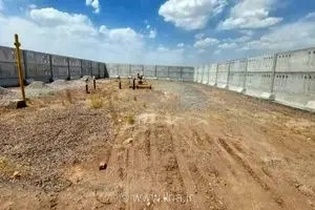 ارتقای امنیت ایستگاه انشعاب کارخانه لاستیک بارز کرمان با حصار بتنی