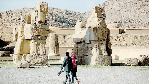 تخت جمشید در آستانه یک تغییر مهم؛ اختلاف بر سر ساخت‌وساز در حریم اثر جهانی