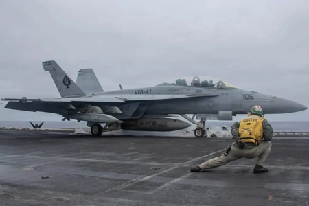 توقف پشتیبانی از رایانه کنترل تسلیحات جنگنده F/A-18 سوپر هورنت آمریکا