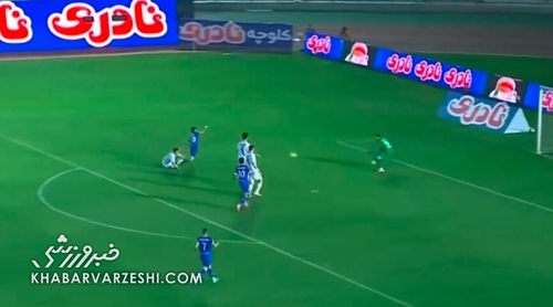 رد پنالتی استقلال با VAR در دیدار با گل گهر