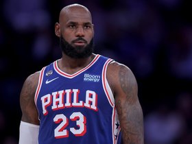 ترامپ می‌گوید ستاره NBA، لیبرون جیمز، سرود ملی ایالات متحده را تحقیر کرده است