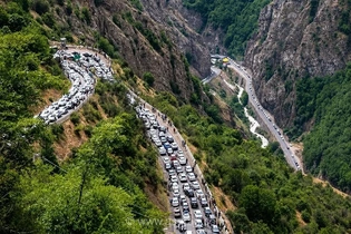 ترافیک سنگین در جاده‌های مازندران؛ کندی تردد در آزادراه و هراز