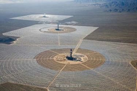 مرگ هزاران پرنده در نیروگاه خورشیدی ایوانپا؛ تهدیدی برای حیات وحش