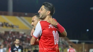 پرسپولیس با برتری ۲ بر صفر به رختکن رفت؛ درخشش محبی و عمری