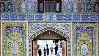 انتقاد تند از سر دادن شعارهای ضدوحدت در حرم امام رضا (ع)