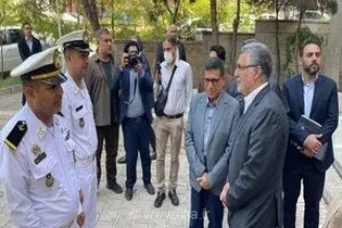 تجلیل وزیر بهداشت از دو بازمانده ناوشکن دنا به پاس ترویج فرهنگ ایثار و اهدای خون مستمر