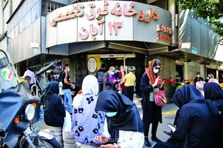 بحران کمبود دارو در تهران؛ بیماران سرگردان میان داروخانه‌ها و بیمه‌ها