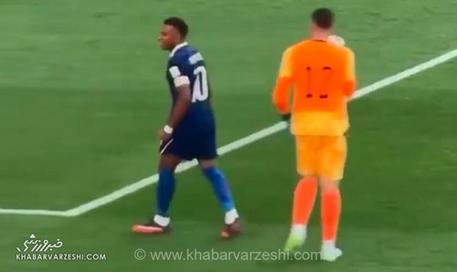 ویدیو| صحنه کوبیدن توپ به امباپه/ دروازه‌بان پاراگوئه: چون دست نداد!