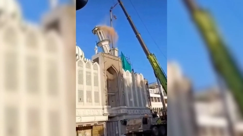 فروپاشی مناره یک مسجد 600 ساله در هند هنگام تخریب جنجالی