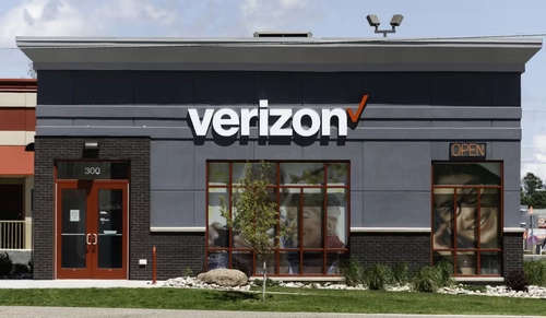 افت سهام AT&T، Verizon و T-Mobile؛ وال استریت تهدید فزاینده اسپیس ایکس را ارزیابی می‌کند