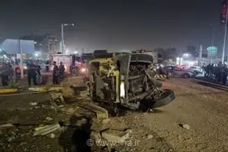 واژگونی کامیون حمل ماسه روی خودروی سواری در عظیمیه کرج/راننده محبوس نجات یافت