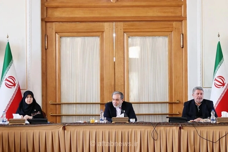 عراقچی در نشست شورای اطلاع‌رسانی دولت: رسانه‌ها خط مقدم مقابله با جنگ روایت‌های دشمن هستند