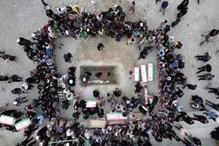 وداع باشکوه مردم میناب با پیکرهای مطهر ۳۲ دانش‌آموز شهید؛ پایان چشم‌انتظاری پس از سال‌ها تفحص