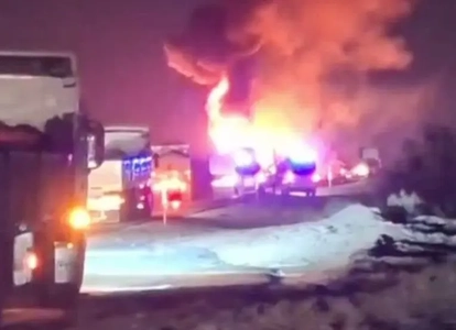 آتش‌سوزی در محور یزد-میبد؛ جان راننده حامل گازوئیل گرفته شد