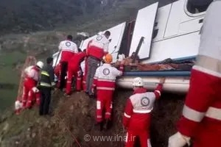 واژگونی مرگبار اتوبوس در محور شاهرود به میامی؛ ۱۰ مسافر مصدوم و ۲۸ نفر حادثه‌دیده شدند