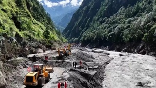تلاش برای نجات جان بازماندگان رانش زمین در مرز نپال و چین