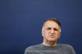 اگر لازم باشد پیشکسوتان پرسپولیس را مقابل باشگاه جمع می‌کنم تا خلیلی اخراج شود/ تو چه کاره هستی که درب اتاقت را روی ما باز نمی‌کنی؟