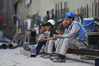 ممانعت کارفرما از بازگشت به کار کارگران پالایشگاه ایلام با وجود حکم قضایی