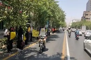 تجمع دوباره اساتید اخراجی دانشگاه فرهنگیان مقابل وزارت آموزش و پرورش