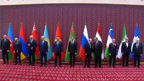 حضور پزشکیان در مراسم عکس یادگاری سران کشورهای مشترک‌المنافع